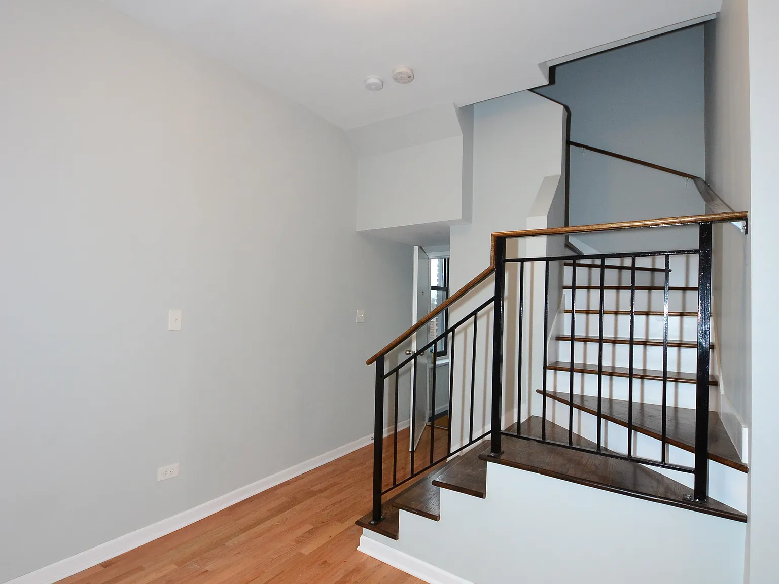 4 bed, 1800 sqft, $2,490 — Photo 4