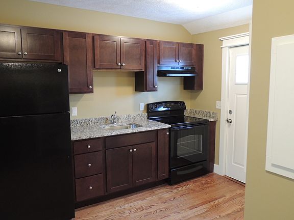 3rd image of 749 Fulton St E APT 2