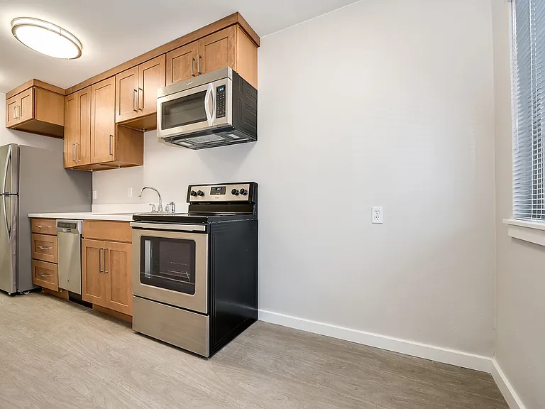 14th Ave Apartments — Photo 6
