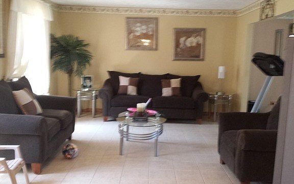 4th image of 1009 Churchill Dr