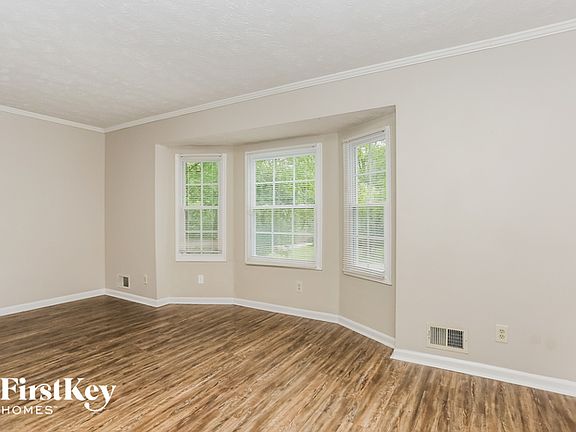 3rd image of 568 Greenview Ave SE