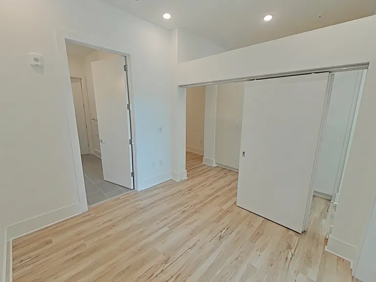 2441 Campus Shore Dr #307 — Photo 12