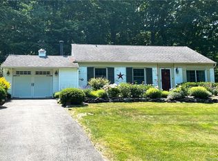 4 Sycamore Dr, Newtown, CT 06470