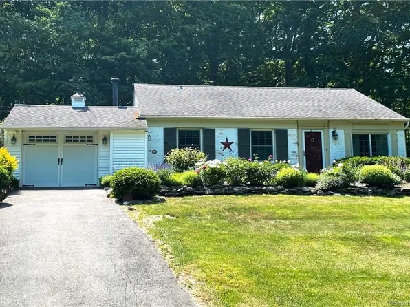4 Sycamore Drive, Newtown, CT 06470