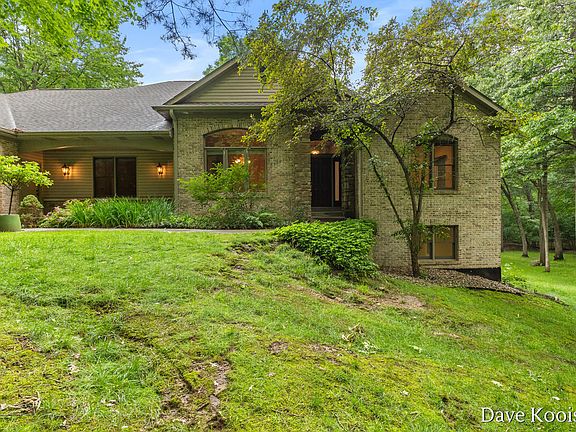 2nd image of 5133 Streamside Ct NE