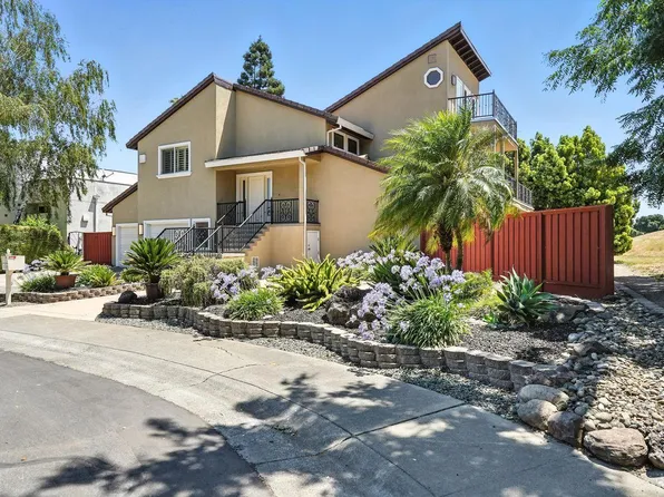 7729 Sleepy River Way, Sacramento, CA 95831