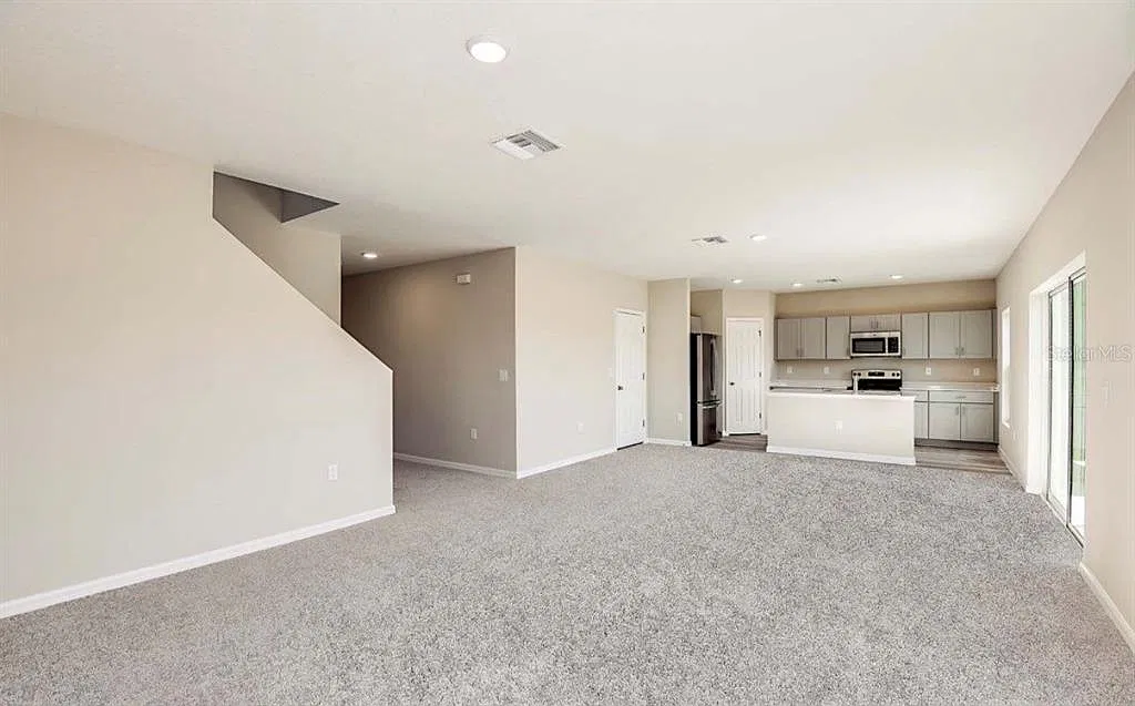 5 bed, 3.0 bath, 2470 sqft, $3,100 — Photo 3