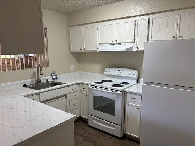 Oakwood Apartments — Photo 16