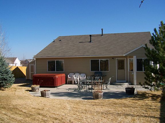 800 sq. feet patio / hot tub