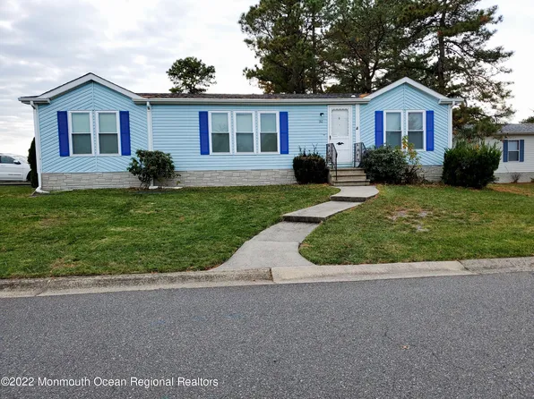 30 Pine Ridge Boulevard, Whiting, NJ 08759