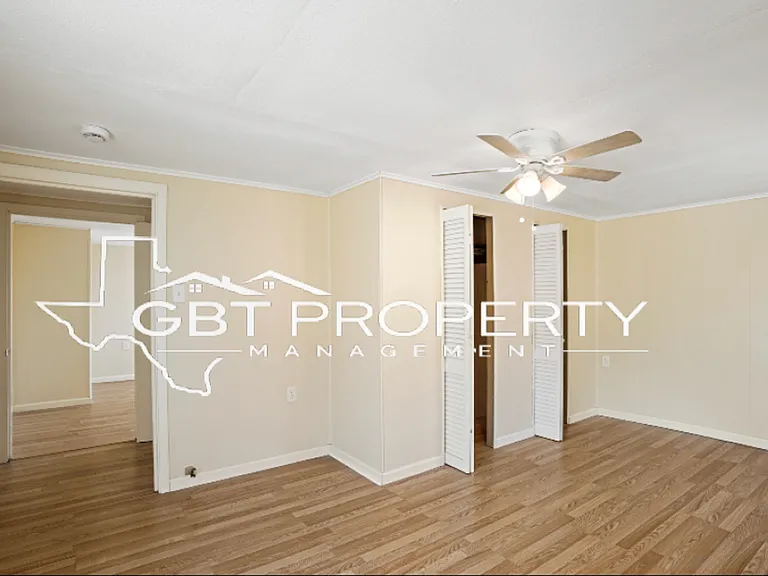 2342 Howard St — Photo 12