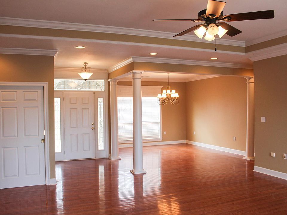 2nd image of 706 Pin Oak Dr