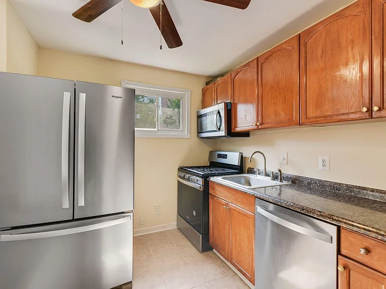 109 1/2 E Reed Ave — Photo 11