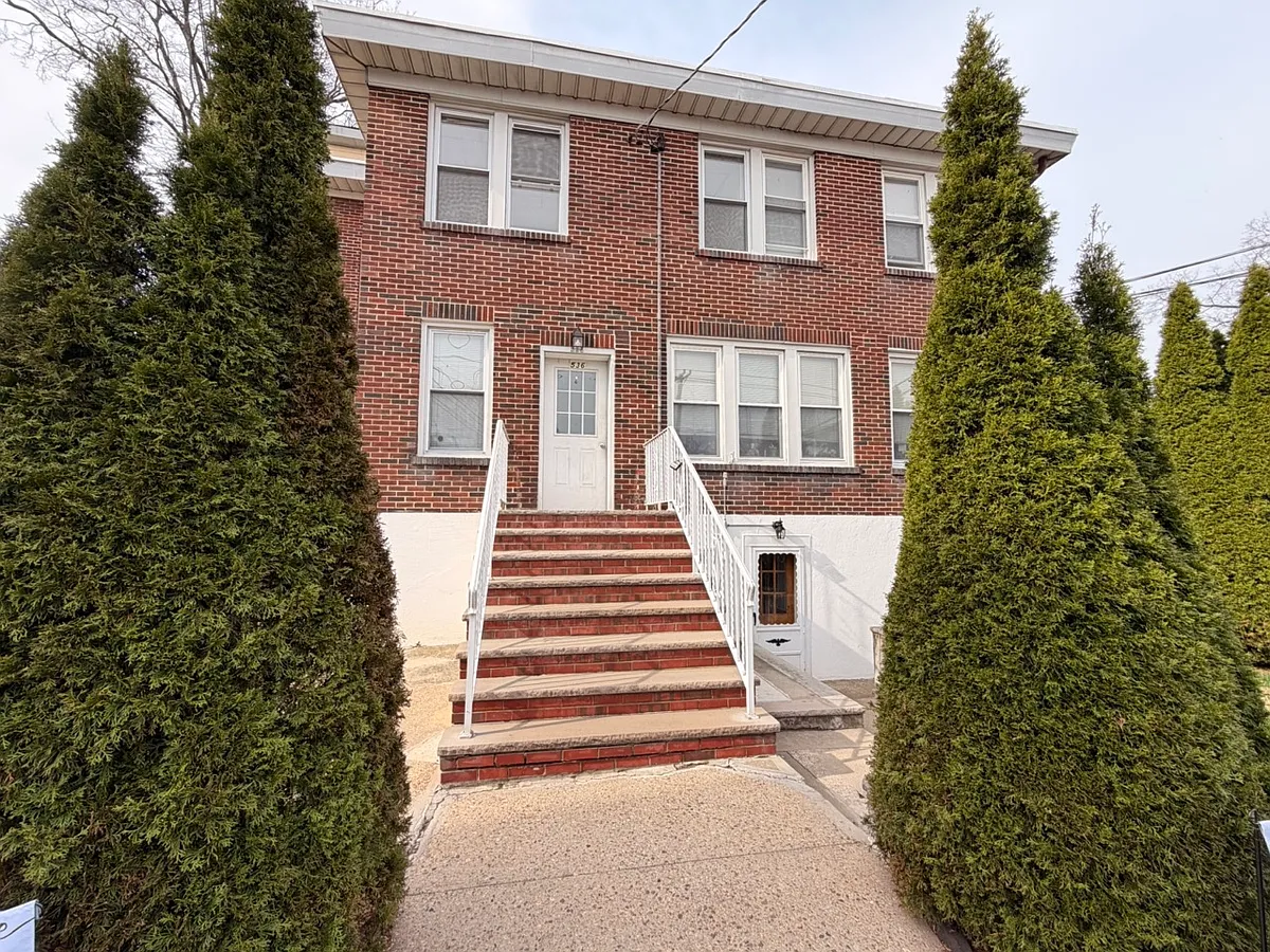 Building Photo - 536 Lake Ave #4
