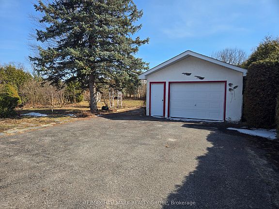 2nd image of 3654 Navan Rd