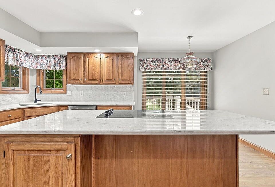 34th image of 205 Falcon Dr