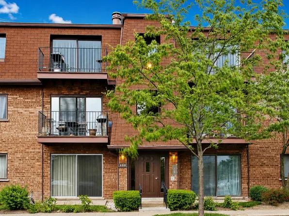 600 Cobblestone Cir APT F, Glenview, IL 60025