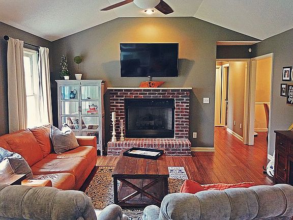 4th image of 10 Moccasin Ct