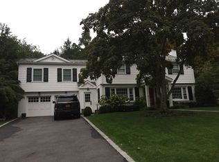 16 Hewitt Ave, Bronxville, NY 10708