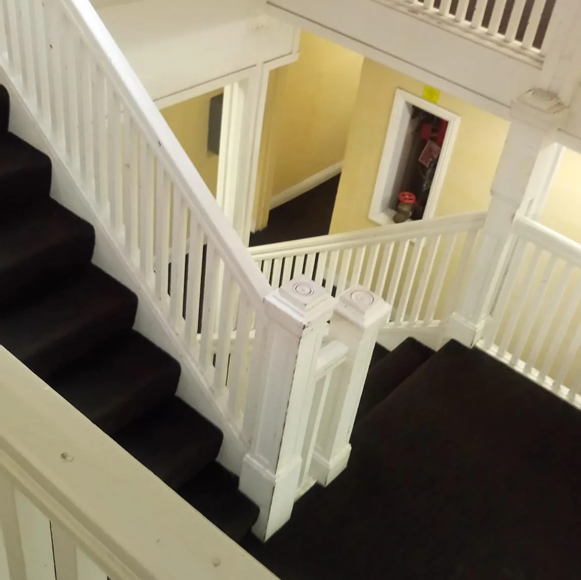 111 N Wilson Way — Photo 2
