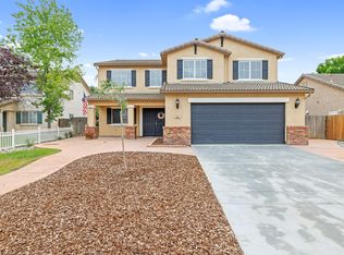 2041 W Picadilly Ln, Hanford, CA 93230
