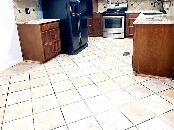 4th image of 9131 E 17th St
