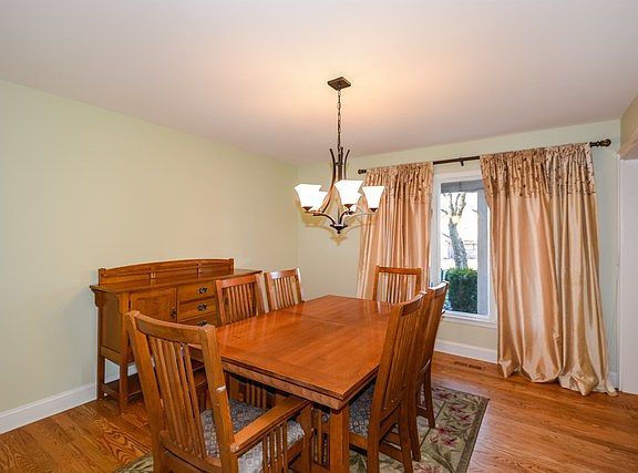5th image of 10S335 Hampshire Ln E
