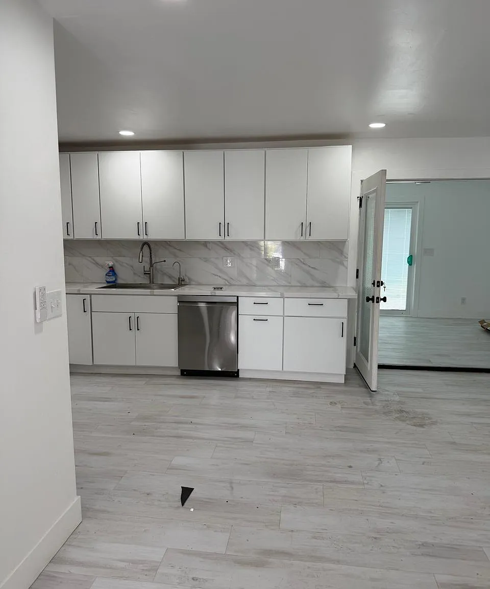4 bed, 1705 sqft, $4,600 — Photo 4