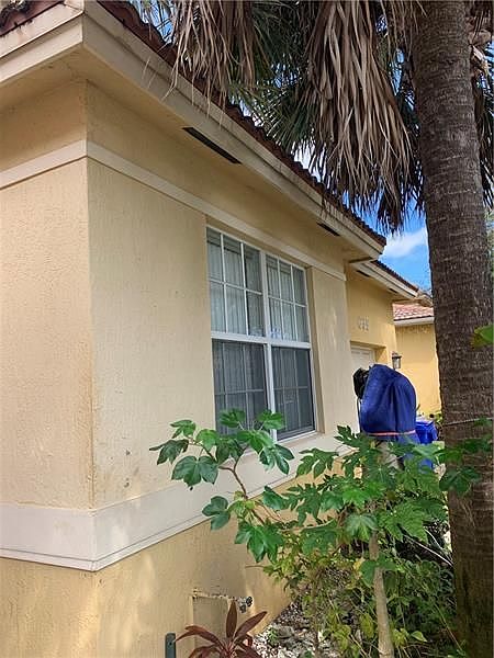 1st image of 637 NW 21st Ave