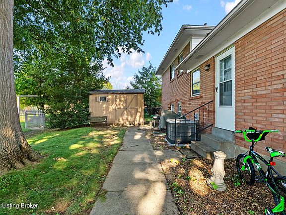 3rd image of 2006 Foxhurst Dr