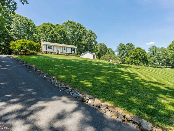 2nd image of 6304 Shannon Ct