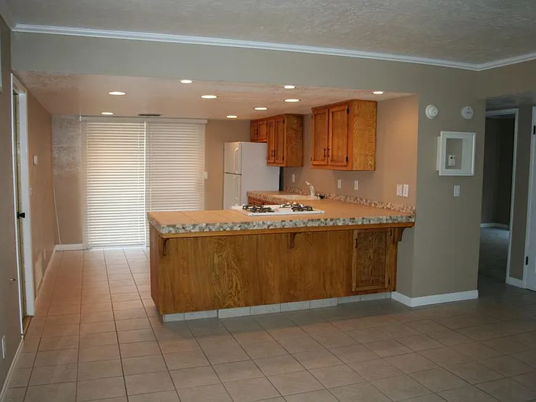940 Atkins St #B — Photo 2