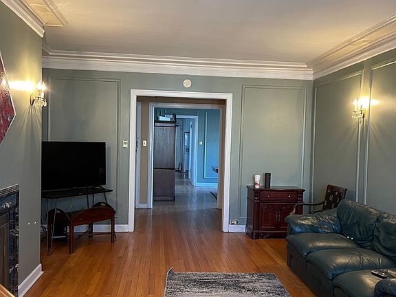 2nd image of 6334 N Sheridan Rd #1B