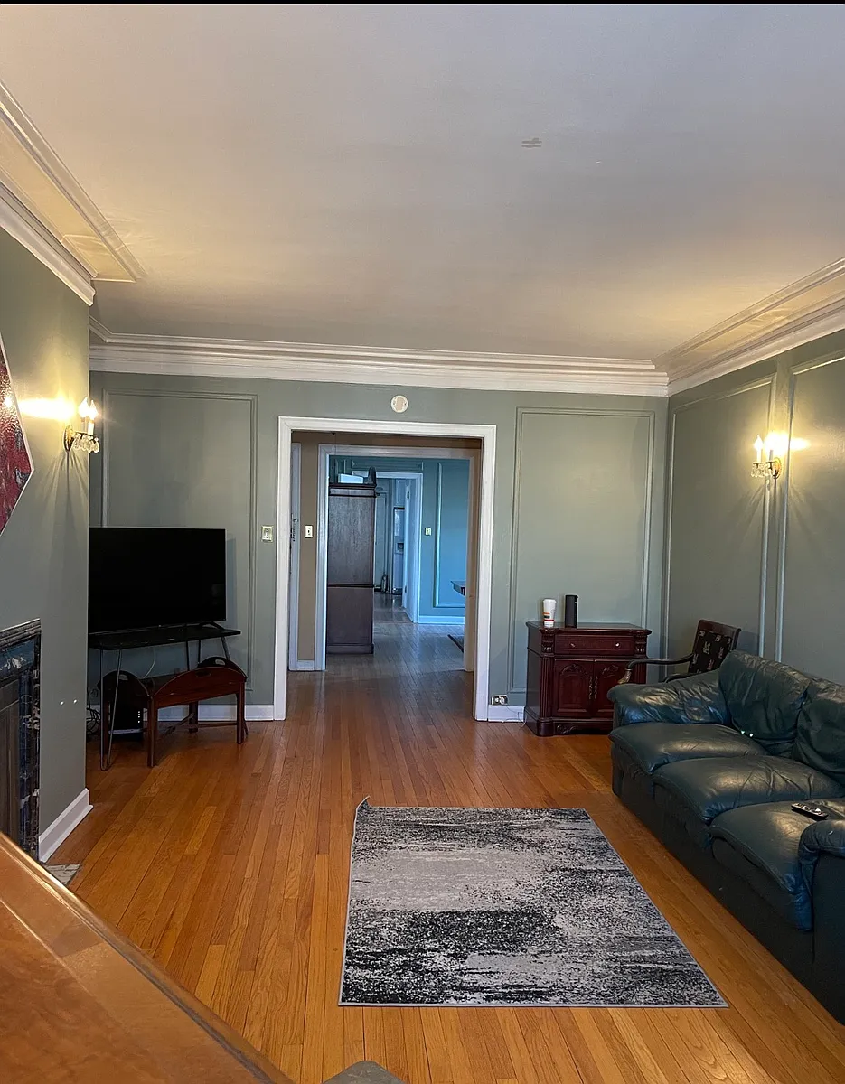 Building Photo - 6334 N Sheridan Rd #1B
