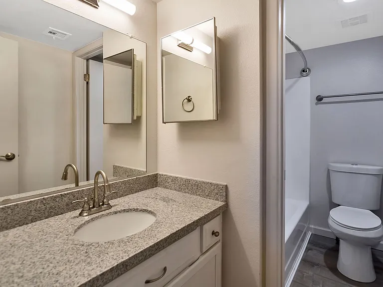 Maryland Court Apartments — Photo 16