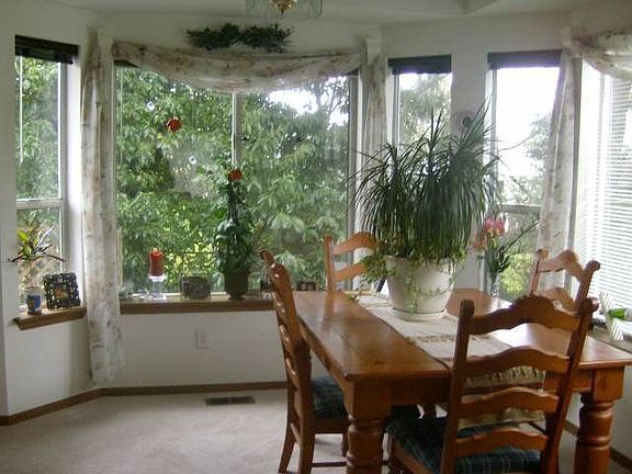 Dining room off kitchen