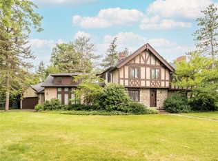 100 Edgeview Ln, Rochester, NY 14618