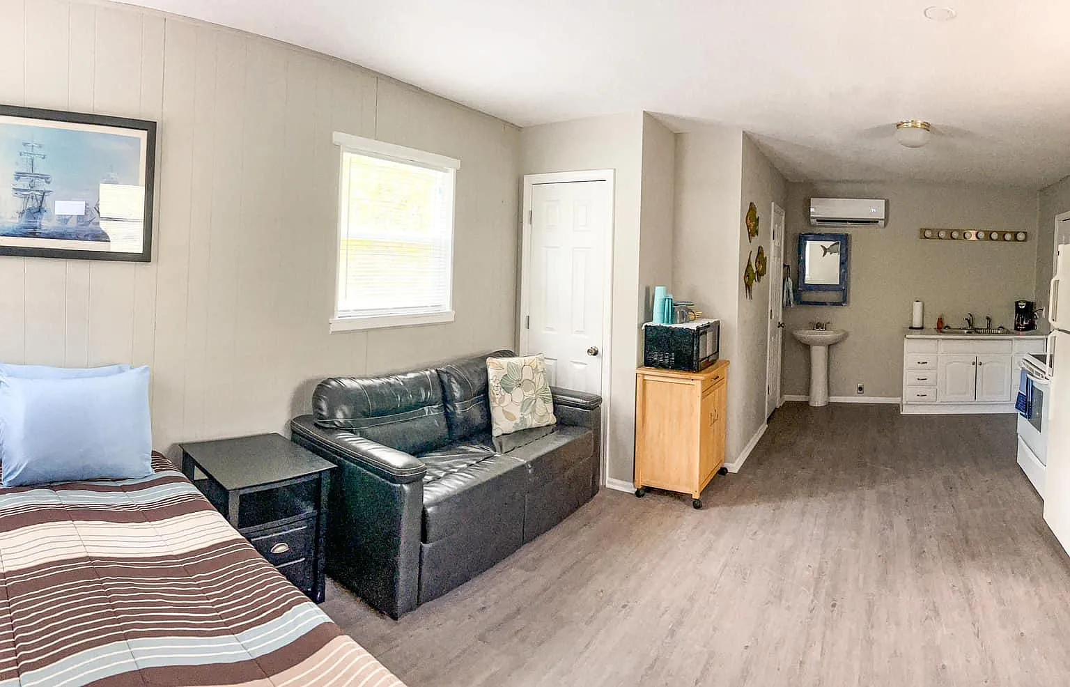 Studio, $875 — Photo 2