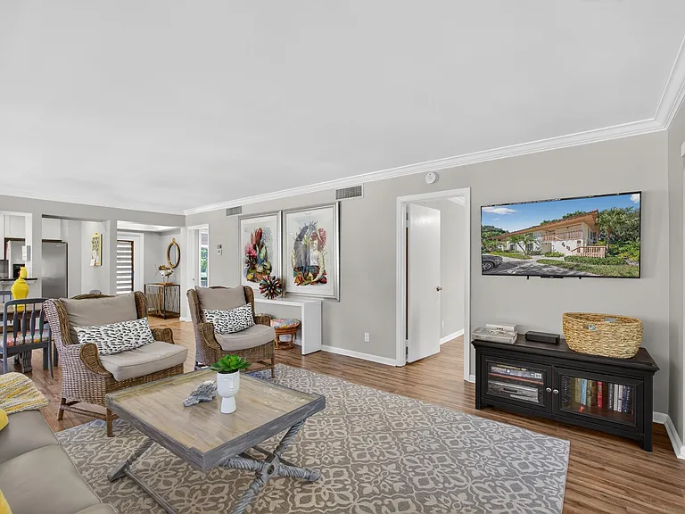 605 Brackenwood Cv — Photo 10