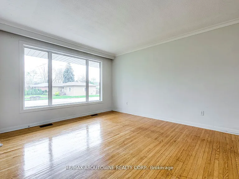 530 Lees Ln — Photo 4