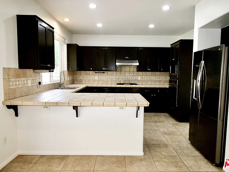 1124 Acapulco Ave — Photo 12