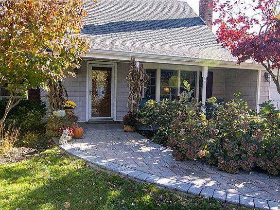 5th image of 20 Sanford Ln