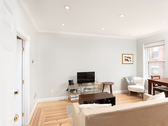 4th image of 54 Myrtle St APT 5