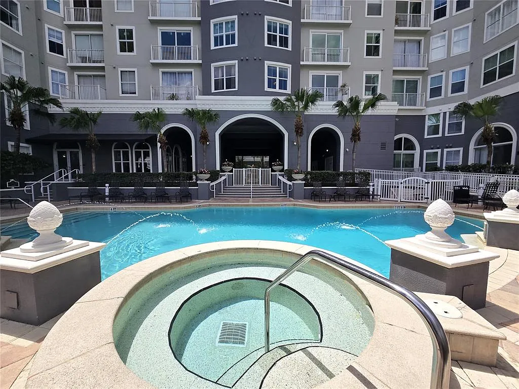 3 bed, 2.0 bath, 1312 sqft, $3,350 — Photo 4