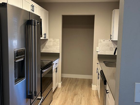 4th image of 627 W Jefferson Pl