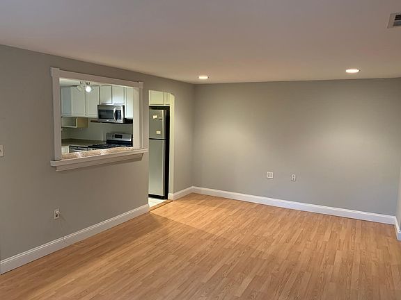 3rd image of 120 Glen Hollow Dr