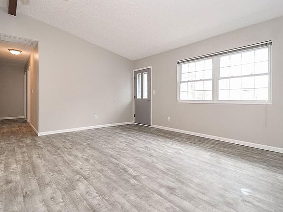 4th image of 1409 Hollyview Dr