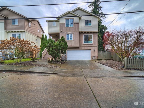 5th image of 409 11th Street Pl