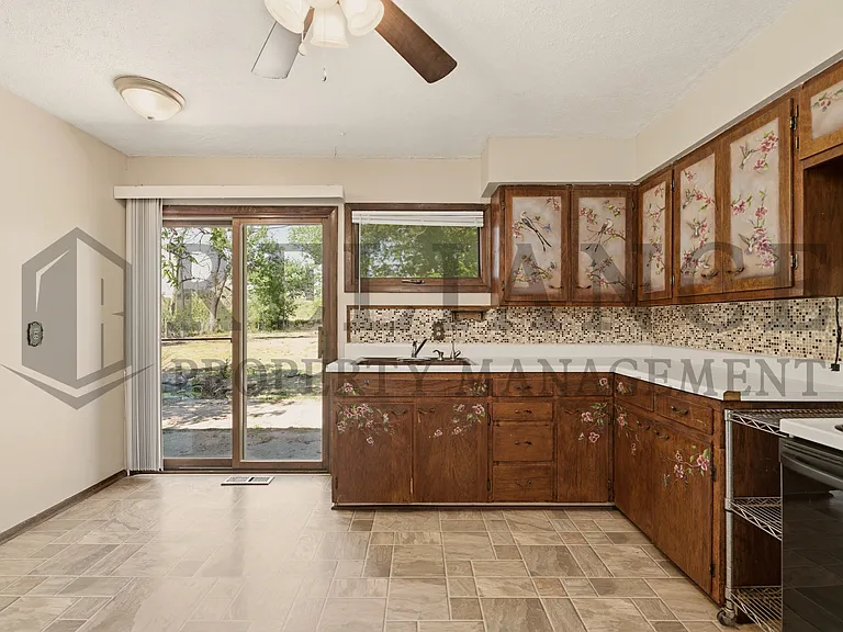 4853 S Madison Ave — Photo 23