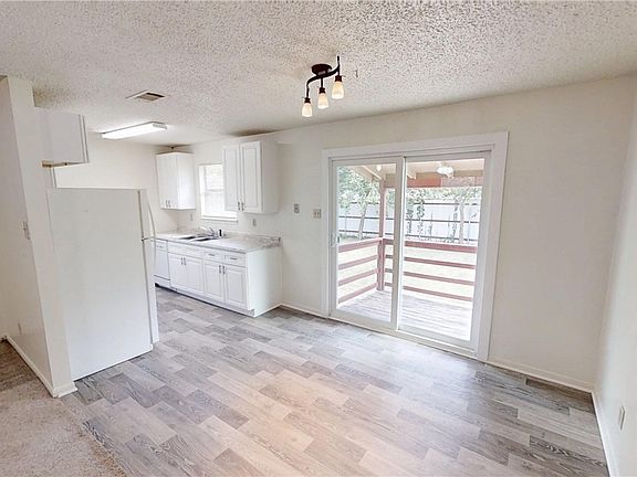 5th image of 2946 Carrol Dr